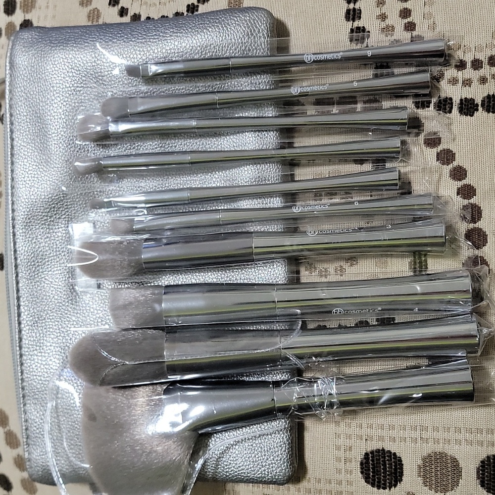 BH Cosmetics Smoke n Mirrors Makeup 10 Piece Brush Set w Silver/Gunmetal Pouch